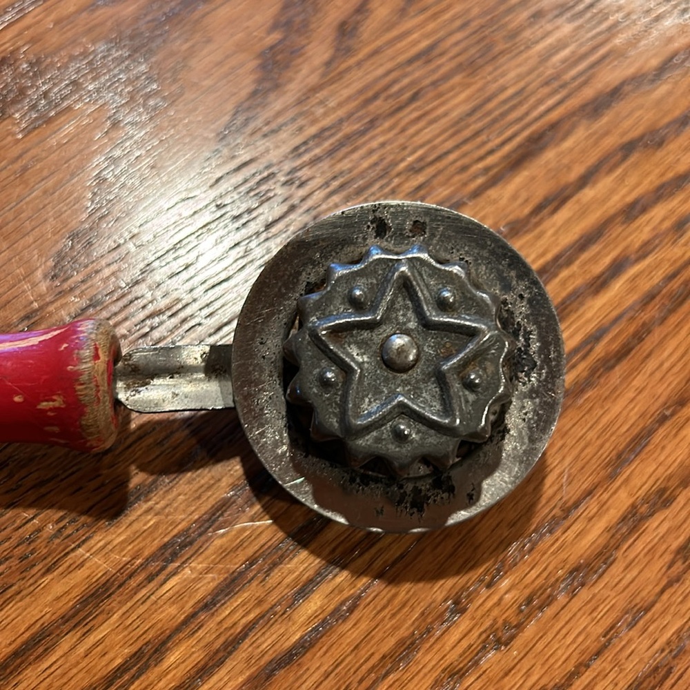 Antique Dandy Pastry Cutter and Pasta Cutter Rare - Picture 3 of 9